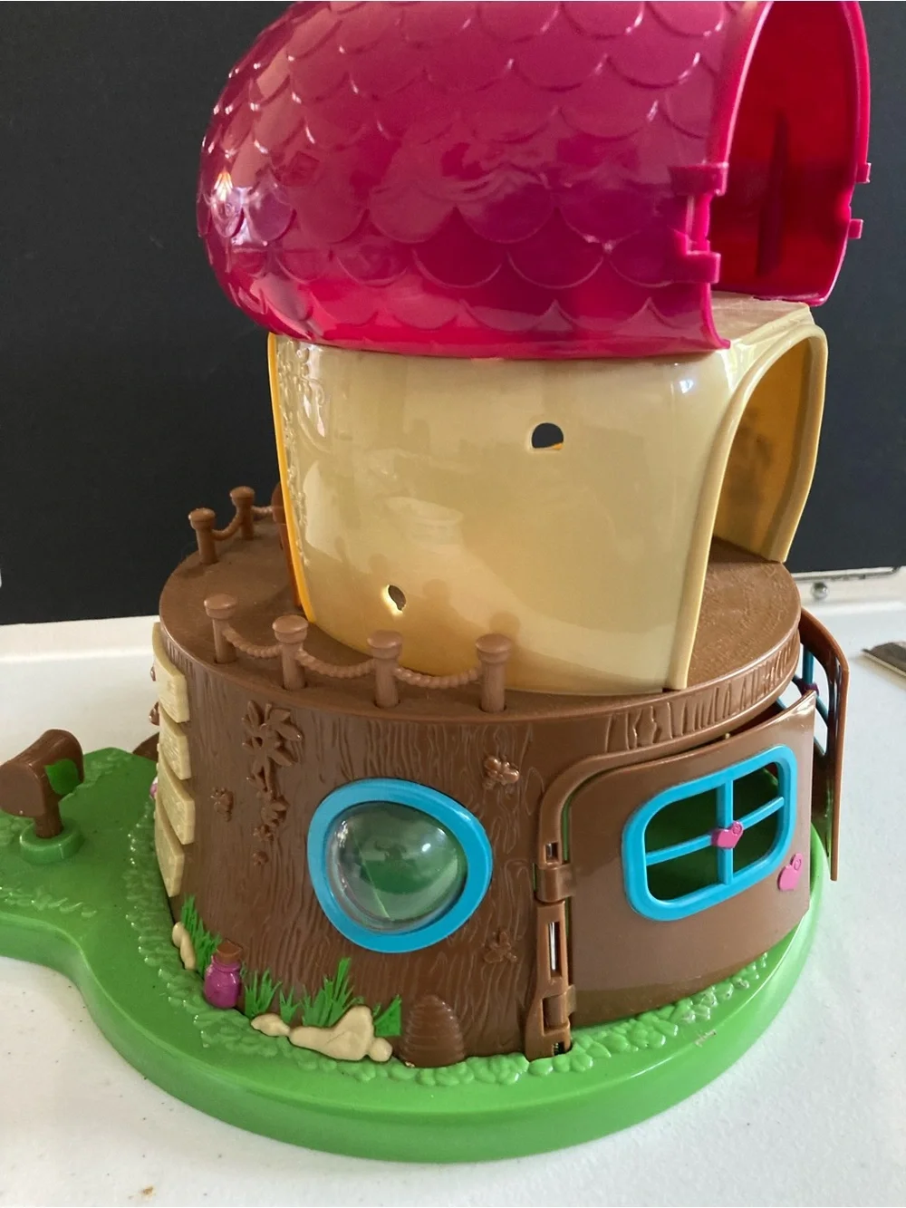 Woodzeez Acorn Treehouse Mushroom Playhouse Adventure Toy Li- Pink & Yellow